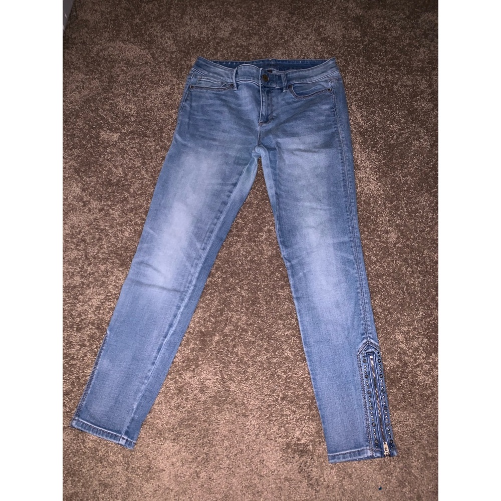 WHBM Light Wash Denim w Metal Ankle Zipper/Design